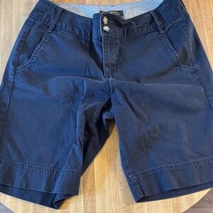 Eddie Bauer Navy Flat-Front Women's Shorts Size 4 NWOTS